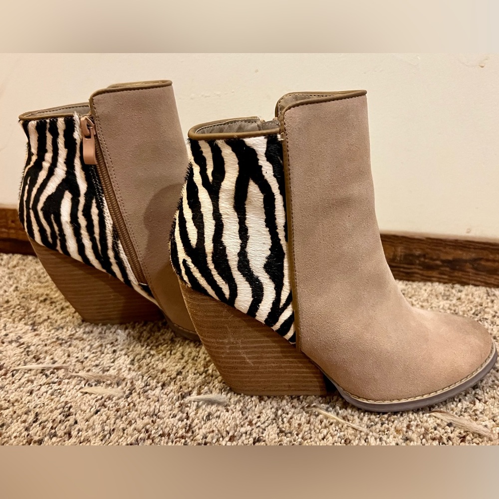 Very Volatile Leather Zebra Wedge Bootie Boots Horsehair 8